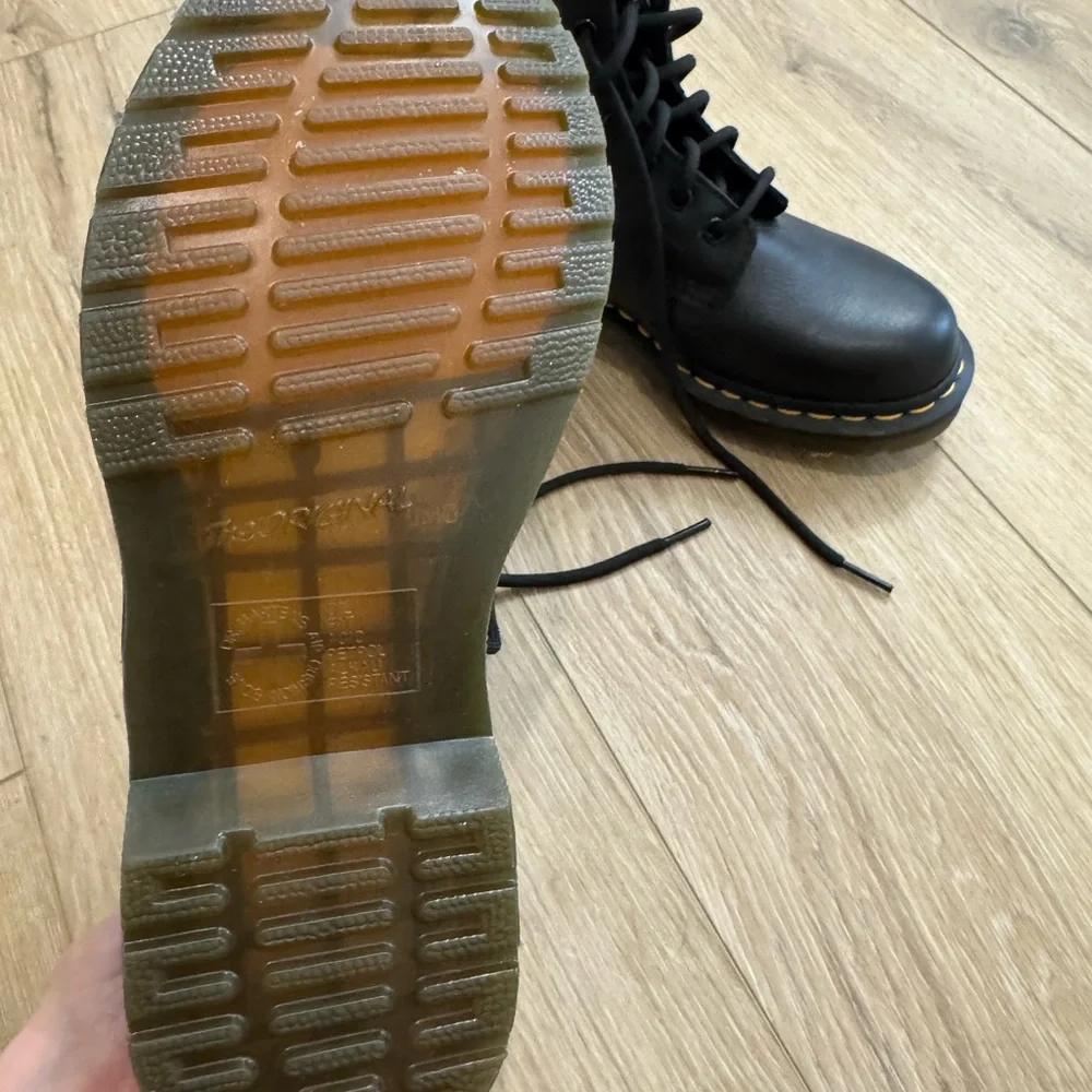 Dr. Martens pascal boots. Brand new in box. Fits woman’s size 7 - Picture 4 of 6